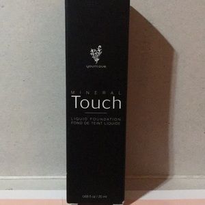 Younique Mineral Touch Liquid Foundation